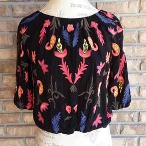 Willow & Clay Floral Embroidered 3/4 Sleeve Boho Peasant Style Top NWT.
